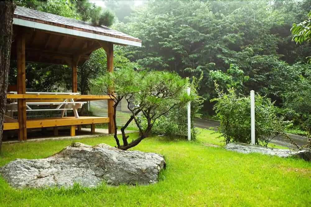 Yangpyeong White House Pension
