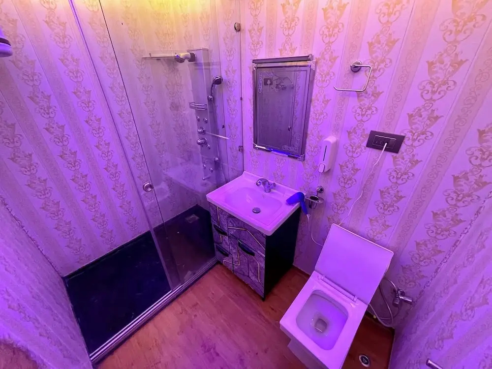The Apollo 11 Heritage Luxury Houseboat