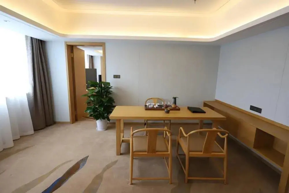 Отель Juny Oriental