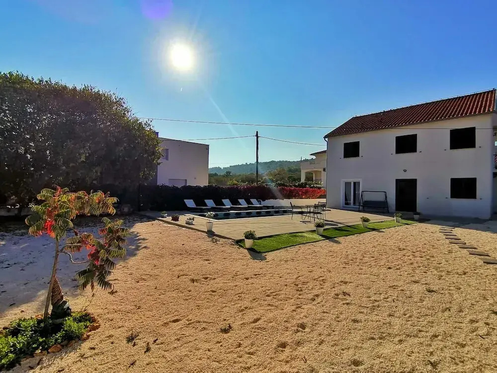 Holiday Home Nino with amazing swimming pool