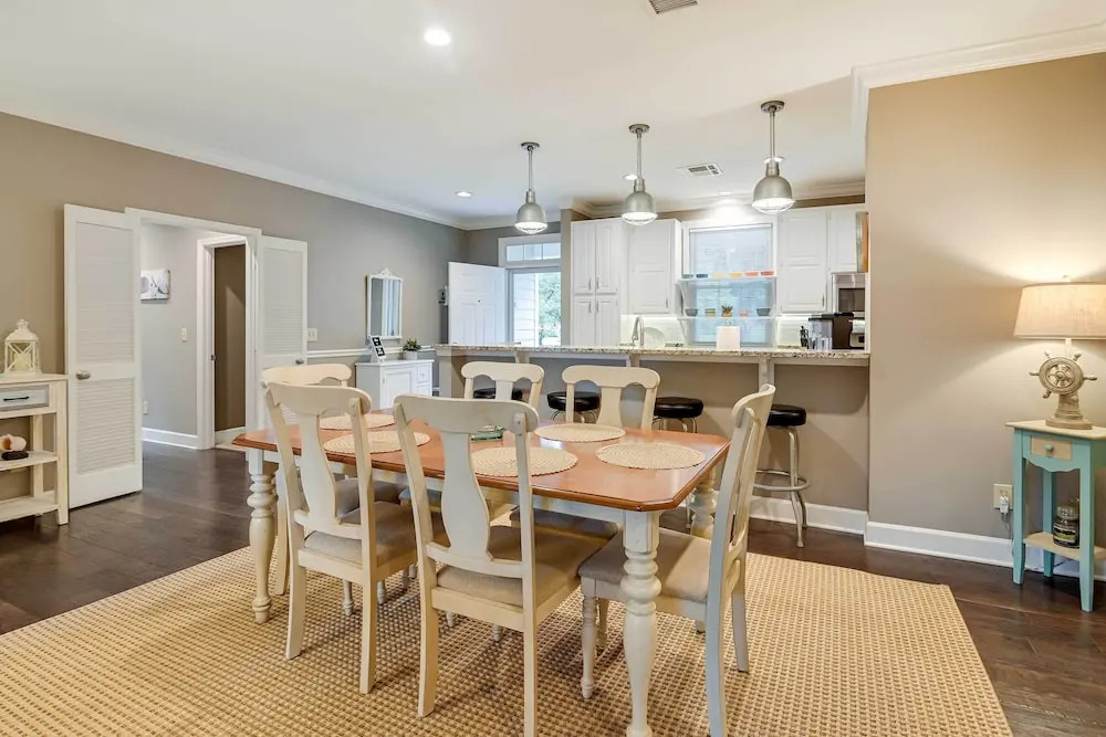 Charming Cottage Near Golf Courses & Marsh Walk!