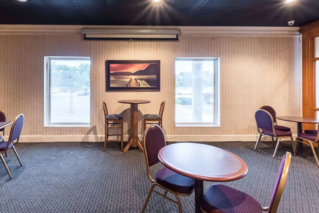 Rodeway Inn & Suites