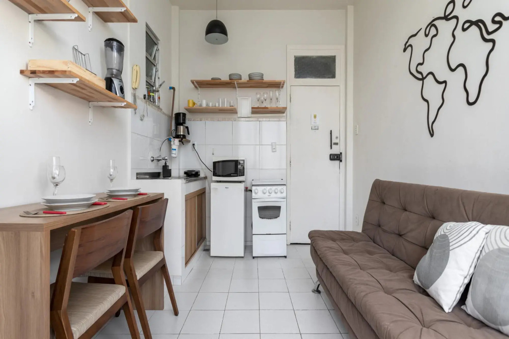 2 pax two blocks from the beach | VP604 Z1