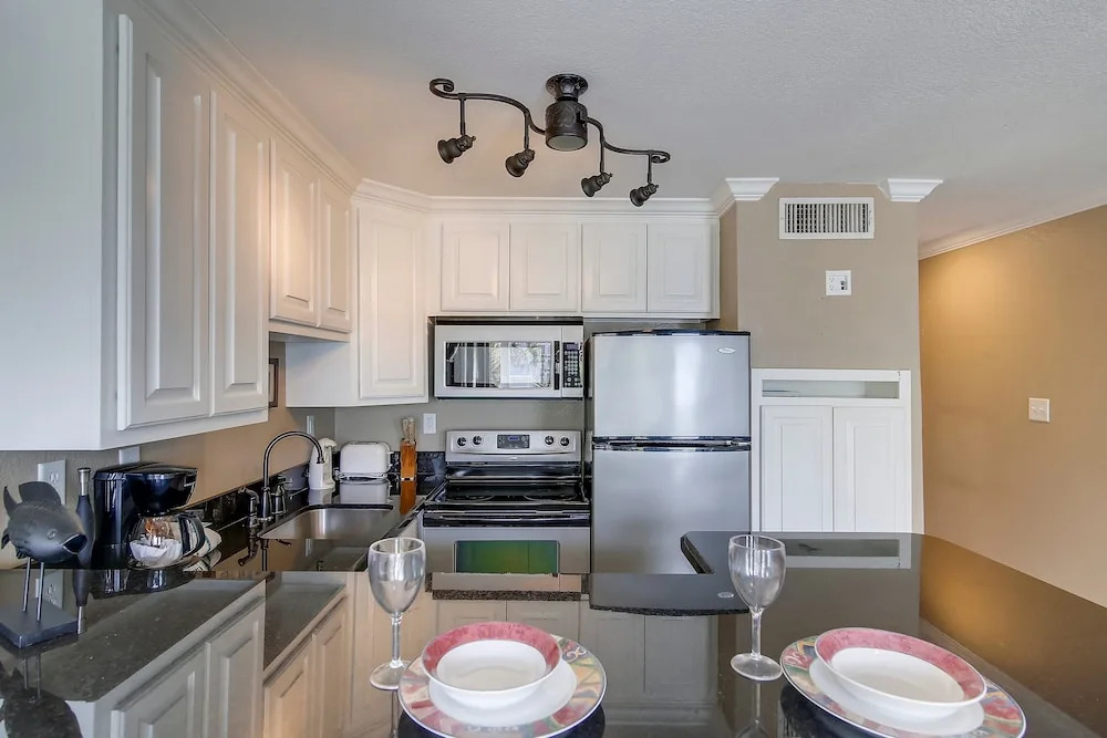Seascape 2105 1 Bedroom Condo by RedAwning