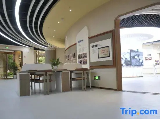 Quanfu Light Luxury Hotel (Kunming Anning Donghu Park Wuyue Plaza)
