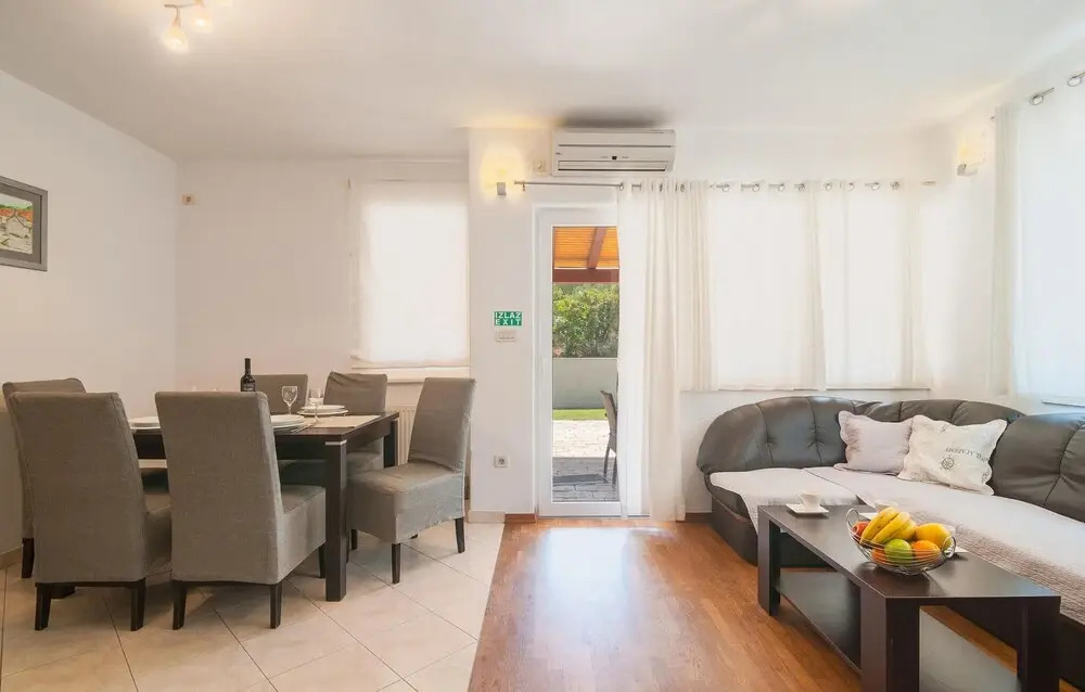 Beautiful Apartment in Supetar With 2 Bedrooms and Wifi