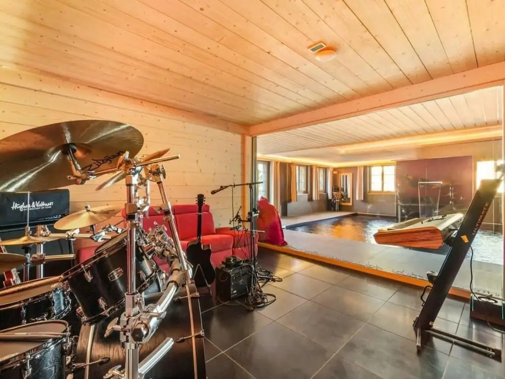 Beautiful Modern Chalet in the Gstaad Region