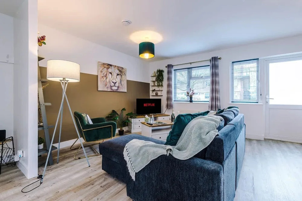 Spacious House Incredible Location Free Parking