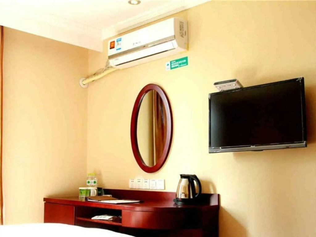 GreenTree Inn Jiangsu Zhenjiang Gaotie Wanda Square Express Hotel