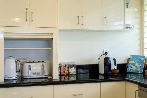 Main Beach Waterfront Apartment