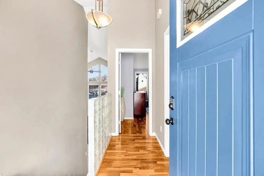Amazing Wall of Windows, Swim Dock & Pet Friendly