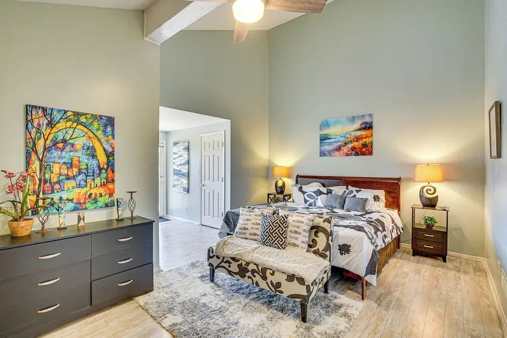 Luxury Lake Home, Amazing Views, Resort Amenities