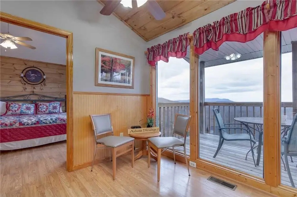 Autumn Leaves - Four Bedroom Cabin