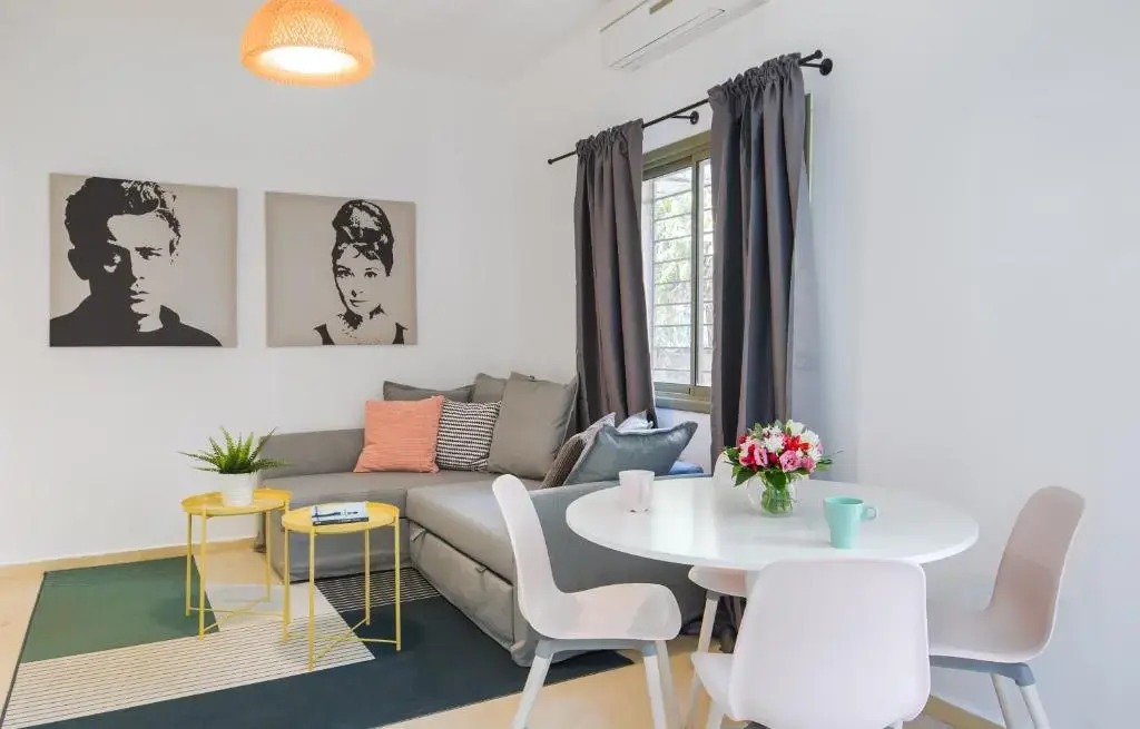 Modern 2 Bdr Spacious Apartment