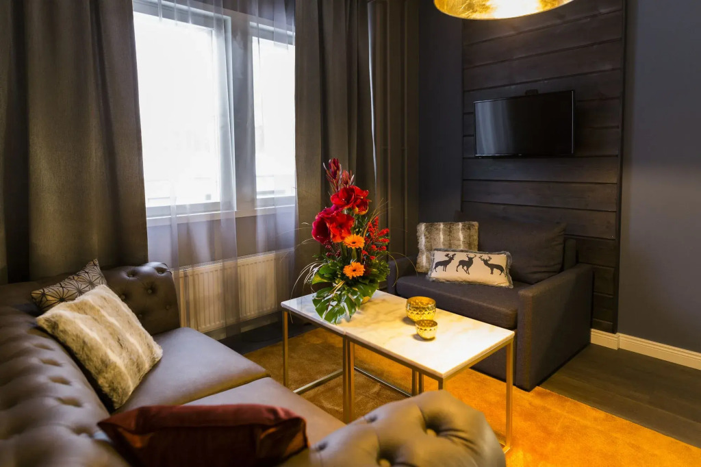 Hotel Golden Circle Suites