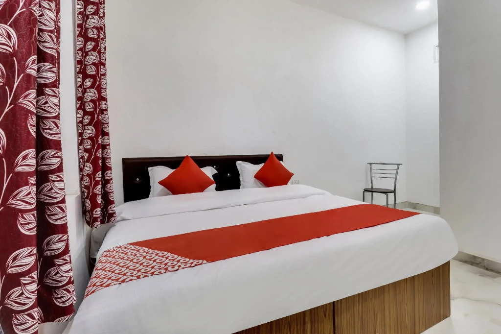 OYO 64864 Hotel Rj18