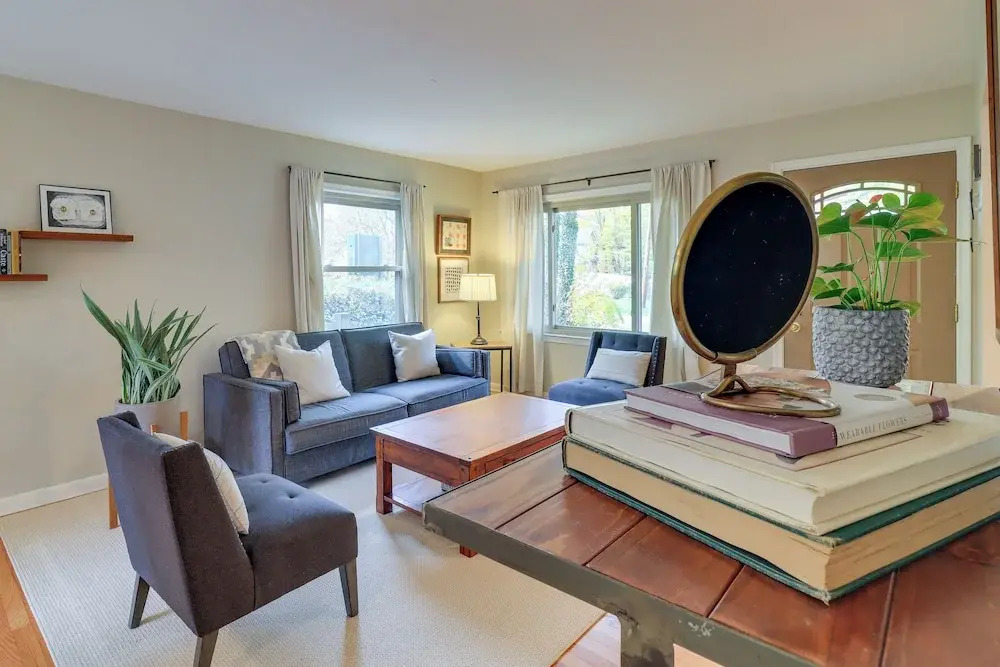 Ann Arbor Home w/ Deck, 2 Mi to Michigan Stadium!