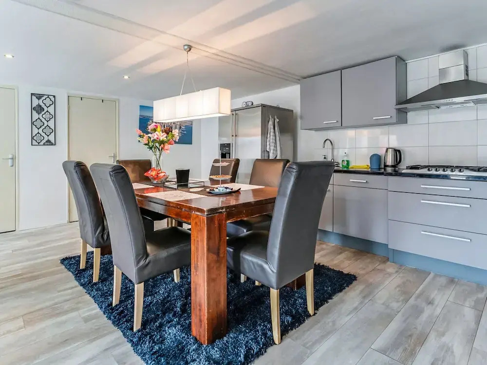 Modern Holiday Home in Badhoevedorp near the Lake