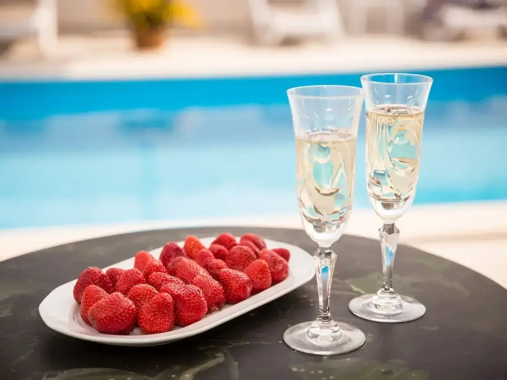 Elegant Villa With Swimming Pool in Pula Near Sea