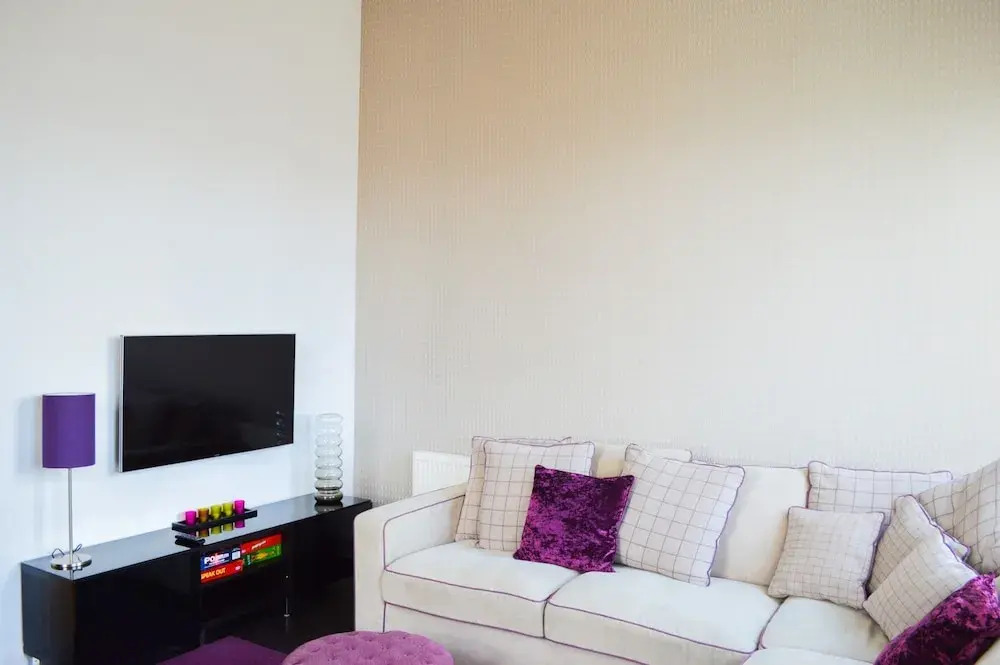 Traditional 2 Bedroom Home in Edinburgh