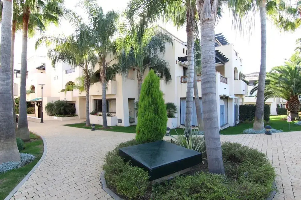 Medina Banus - Exquisite 2BR Apartment by Rafleys Near Puerto Banus, A/, Wifi