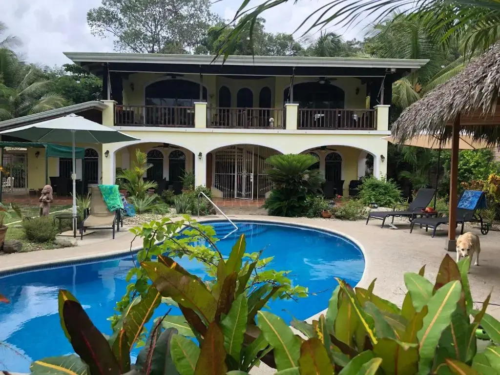 Casa Amarilla