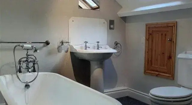Bridge View House