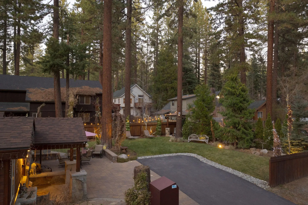 Lake Star by Avantstay Hot Tub, Walk to Beach