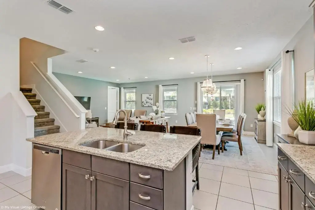 8 Bedroom Vacation Home with Pool 2114
