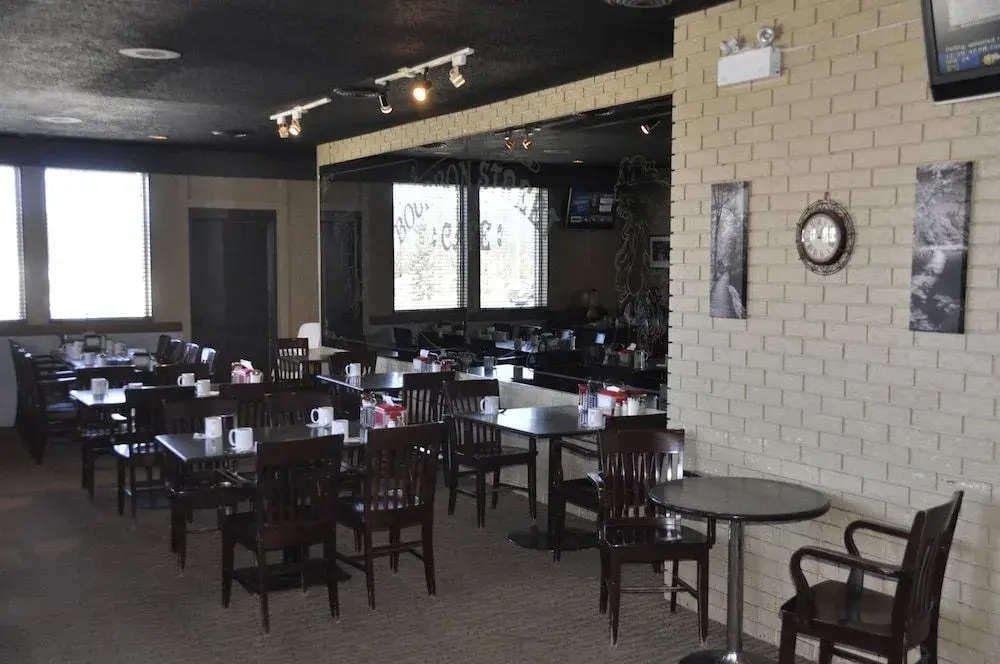 Twin Pine Inn & Suites