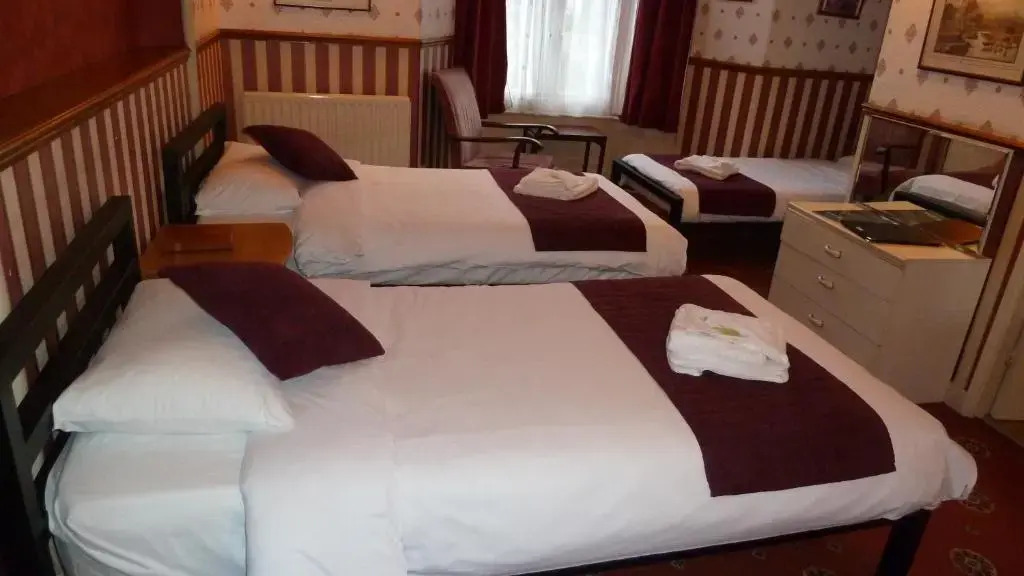 Lakes Lodge