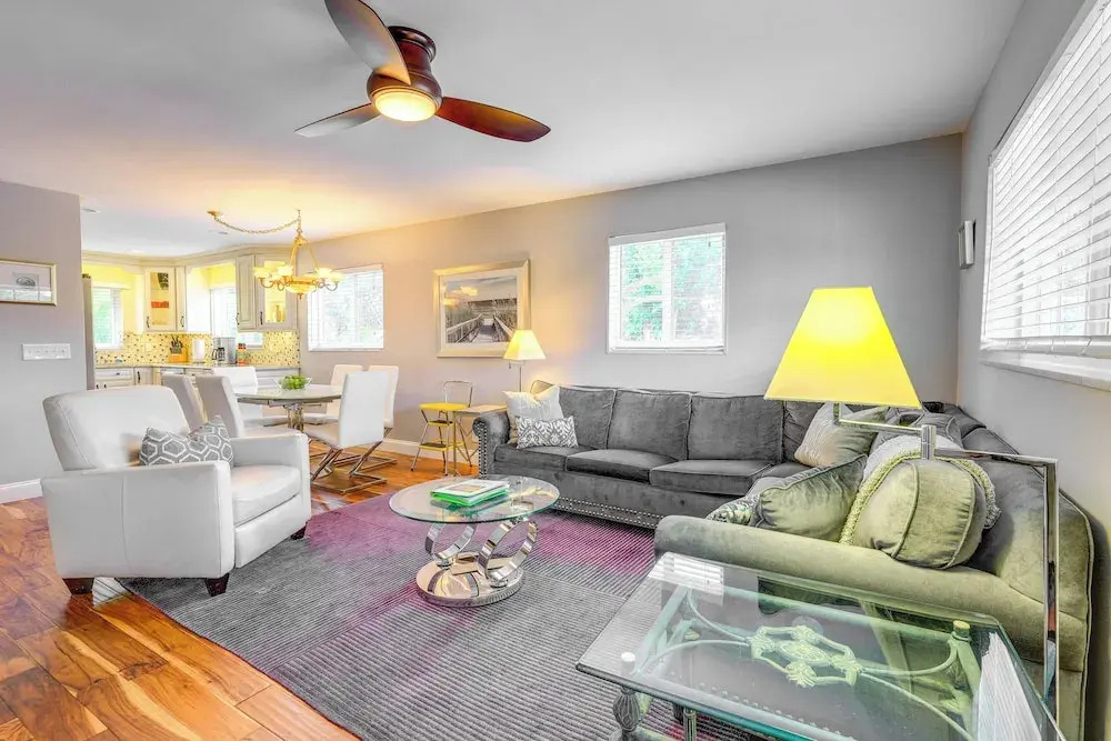 Walk to Beach & Marina: Singer Island Condo