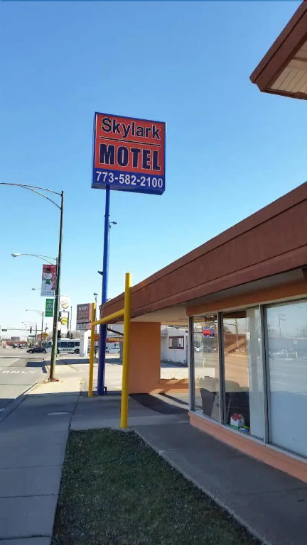 Skylark Motel