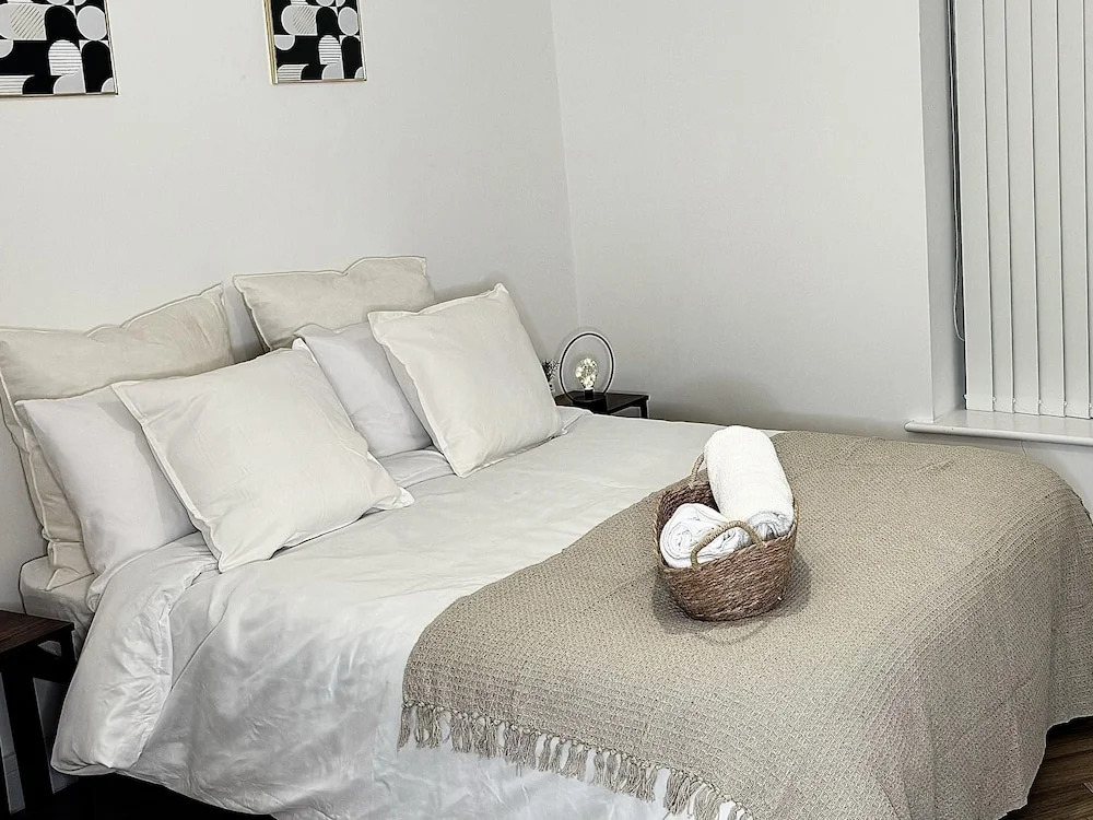 Birmingham City 2 Bedroom Apartment - Free Parking