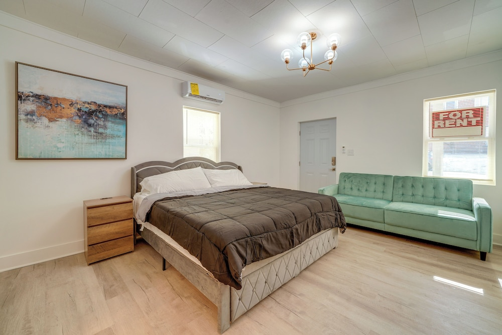 Historic Hinton Gem: Walkable Luxury Near Dtwn!
