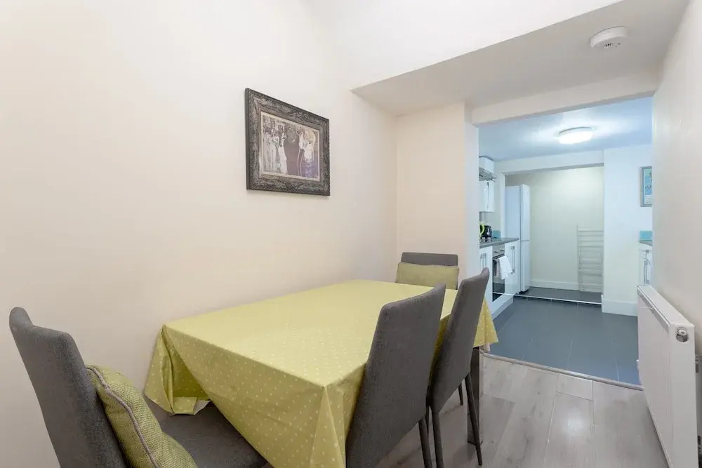 1 Bedroom Apartment in Notting Hill Accommodates 3