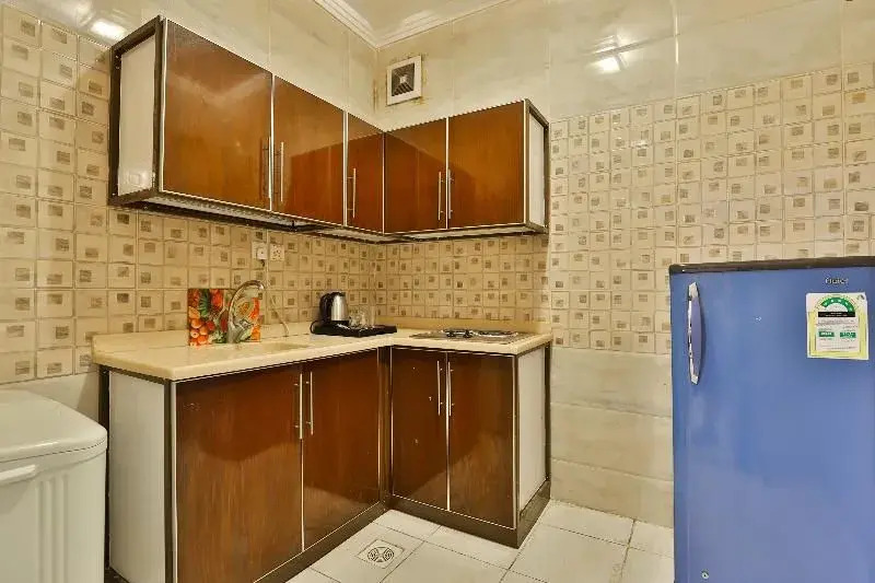 OYO 208 Roshan Hotel Suites Hera