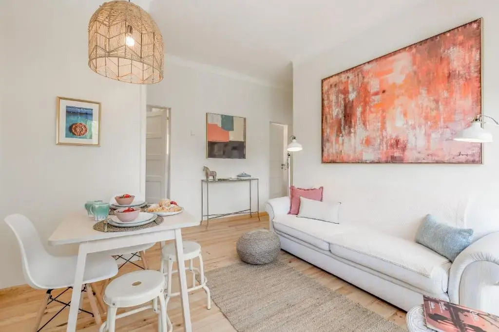 Sunny, Bright and Quiet Apartment, By TimeCooler
