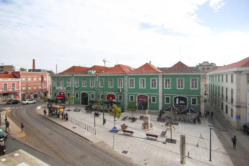 Spacious And Bright 4 Bedroom Apartment
