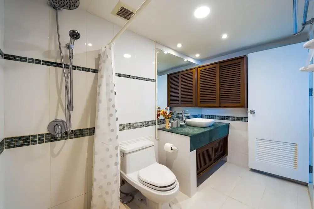 Beachfront 2 bed Condo with Seaview BW2