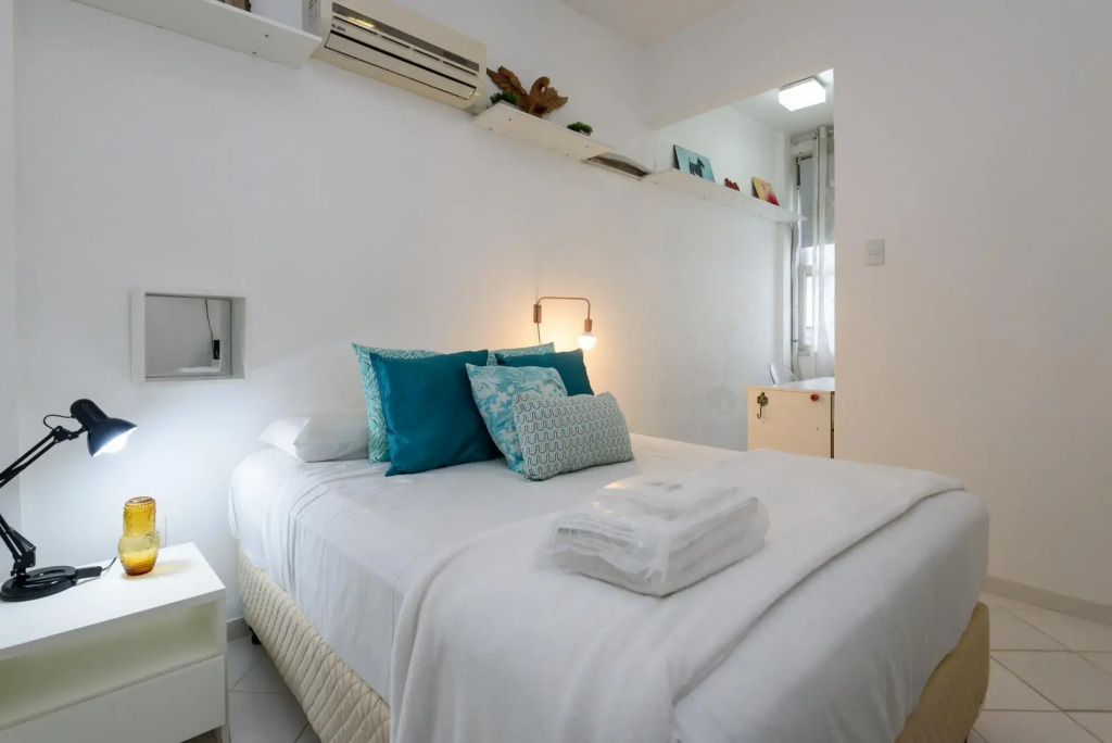 Apartment Leblon 2 Bedrooms Well Decorated Space and in Great Location Cavirio Cg103