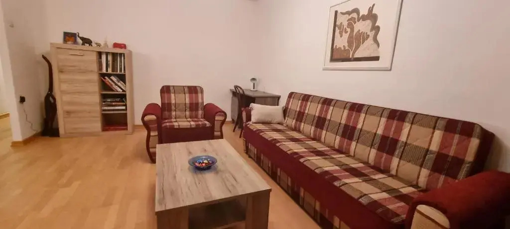 Thomas apartment 028