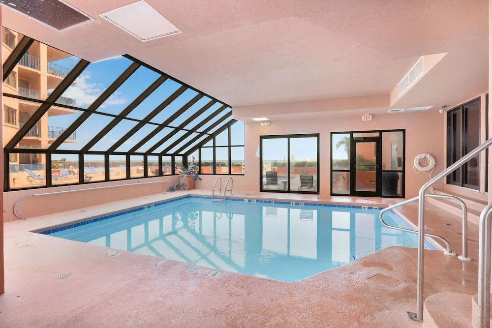 Four Seasons 502-e Pier Newly Remodeled