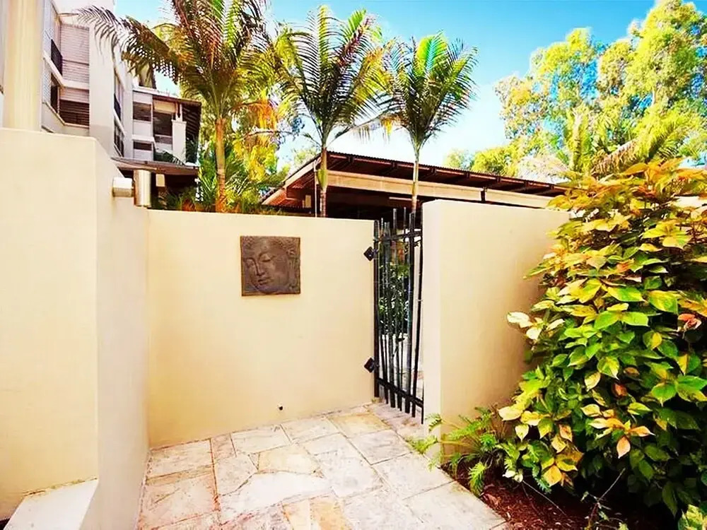 Temple 121 Modern Spacious Palm Cove 2 Brm 2 Bth Resort Apartment With Courtyard