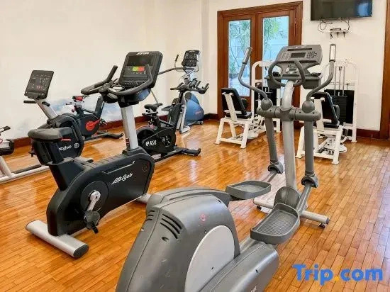 Large & Luxury Menteng Apt 3BR w/ Pool, Gym Wi-Fi