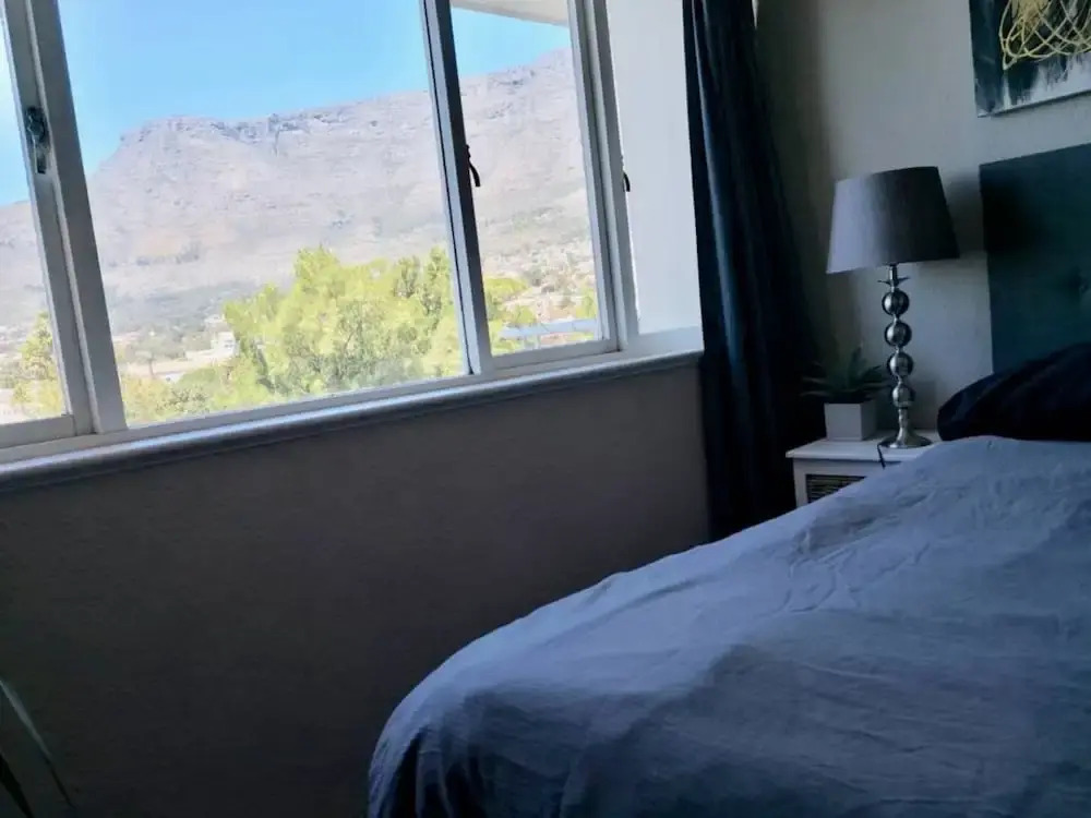 Peaceful 1 Bedroom Apartment in Tamboerskloof