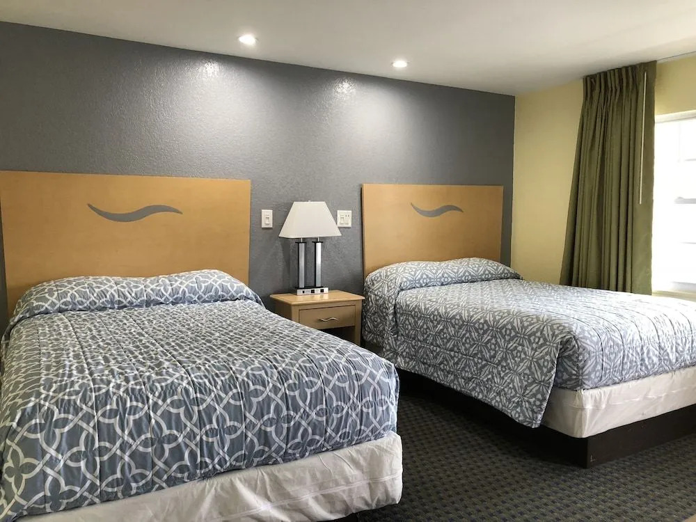 Chisholms Motor Inn