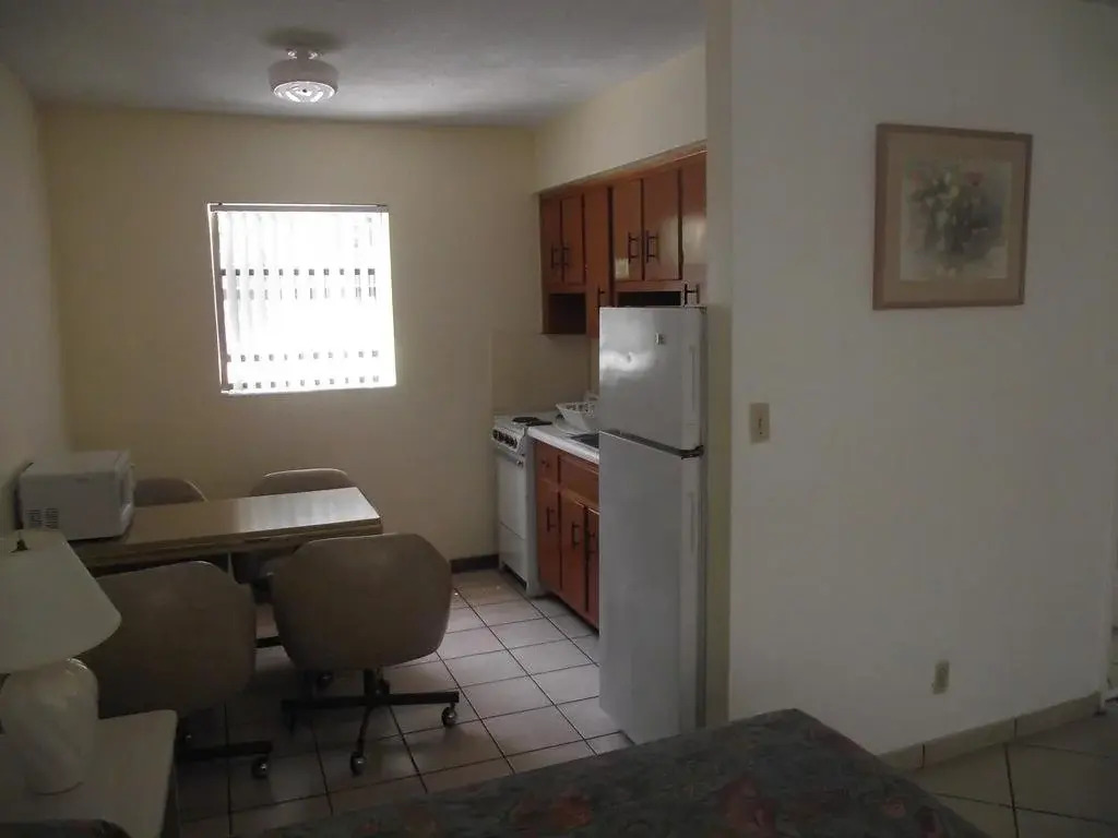 Sundeck Motel and Apartments