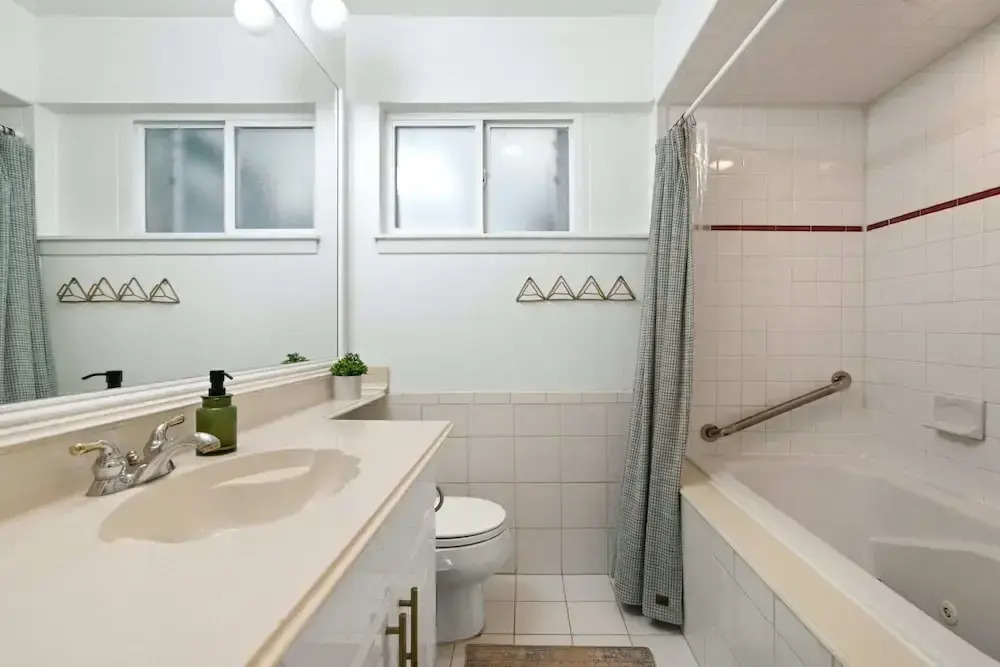 4 Bedroom Near Soco With a Private Pool & Sauna