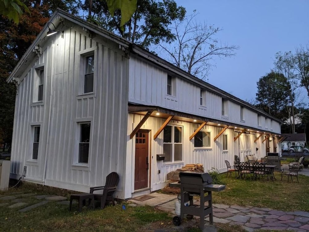 Hay Loft Apartment in Barn - Goshen